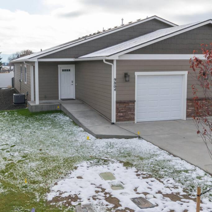 Modern Decor & Style King Bed Wifi With Garage Villa Spokane Exterior photo