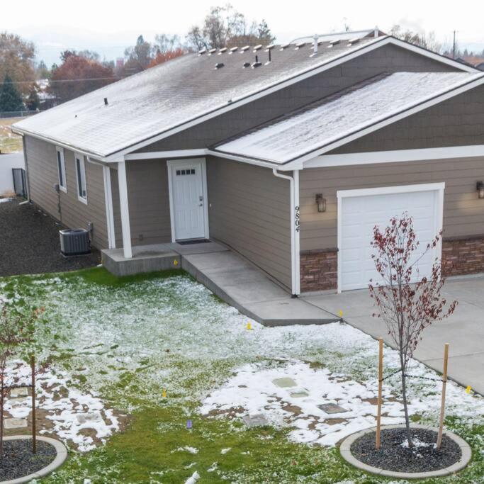 Modern Decor & Style King Bed Wifi With Garage Villa Spokane Exterior photo